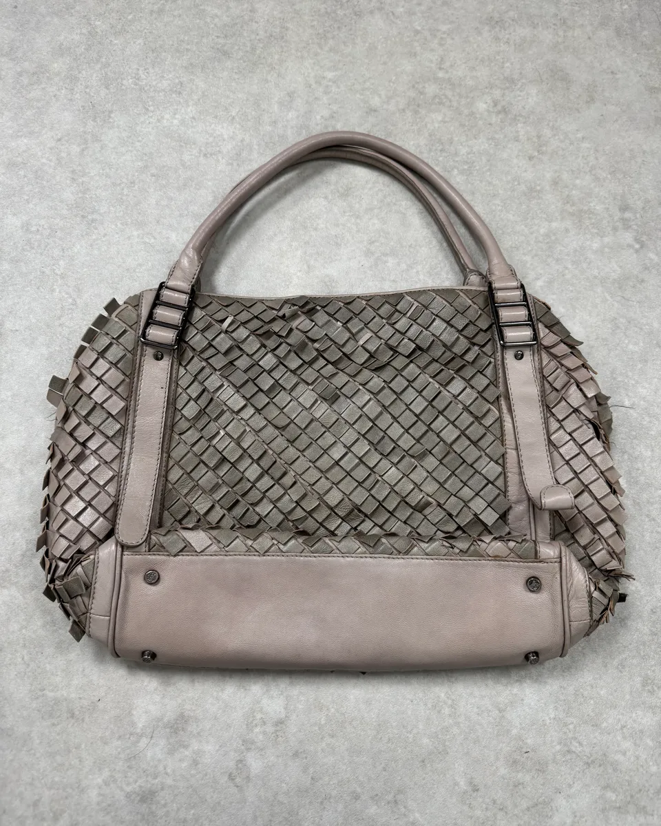 Burberry Grey Leather Textured Handle Bag - Image 4
