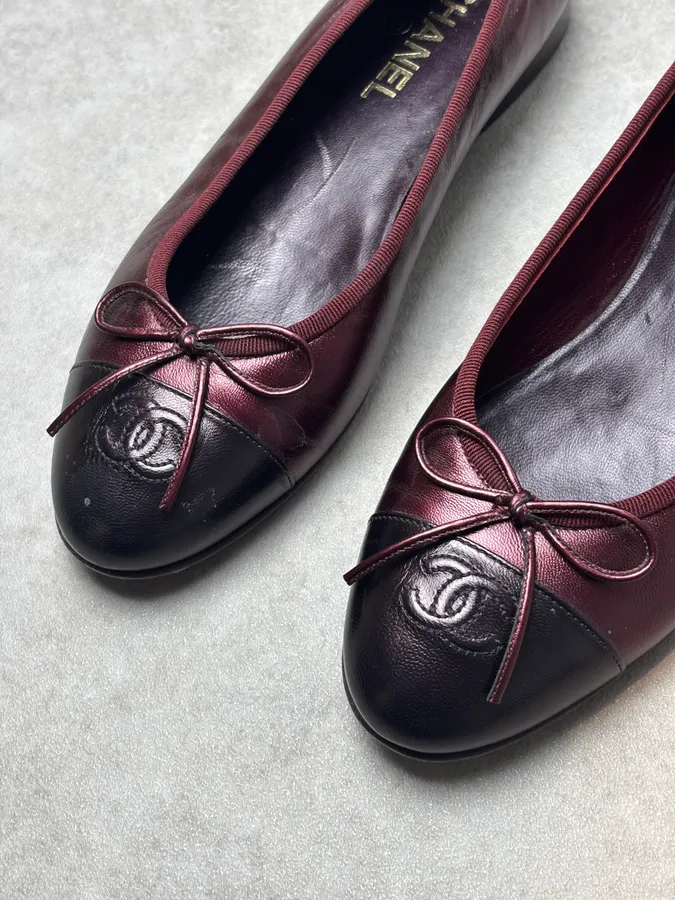 Chanel Bordeaux Leather Logo Ballet Flats - Image 3