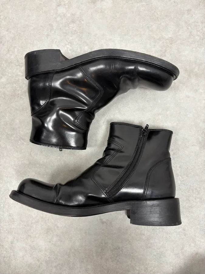 Dolce & Gabbana Black Minimalist Leather Boots - Image 4