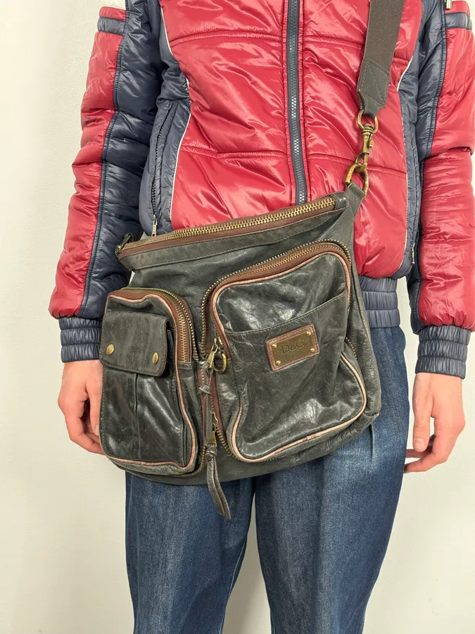 Dolce & Gabbana Faded Black Leather Messenger Bag - Image 2