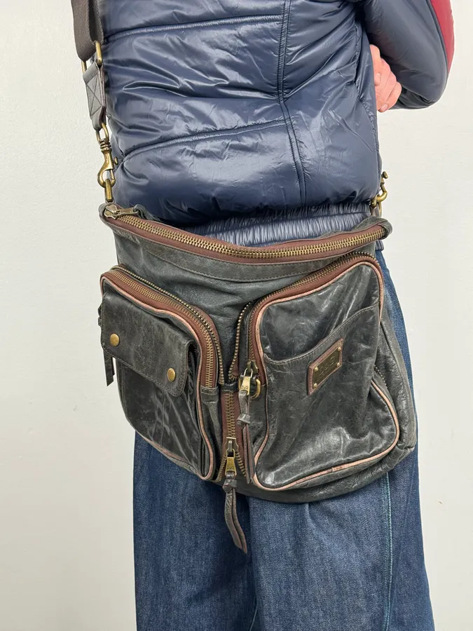 Dolce & Gabbana Faded Black Leather Messenger Bag - Image 3