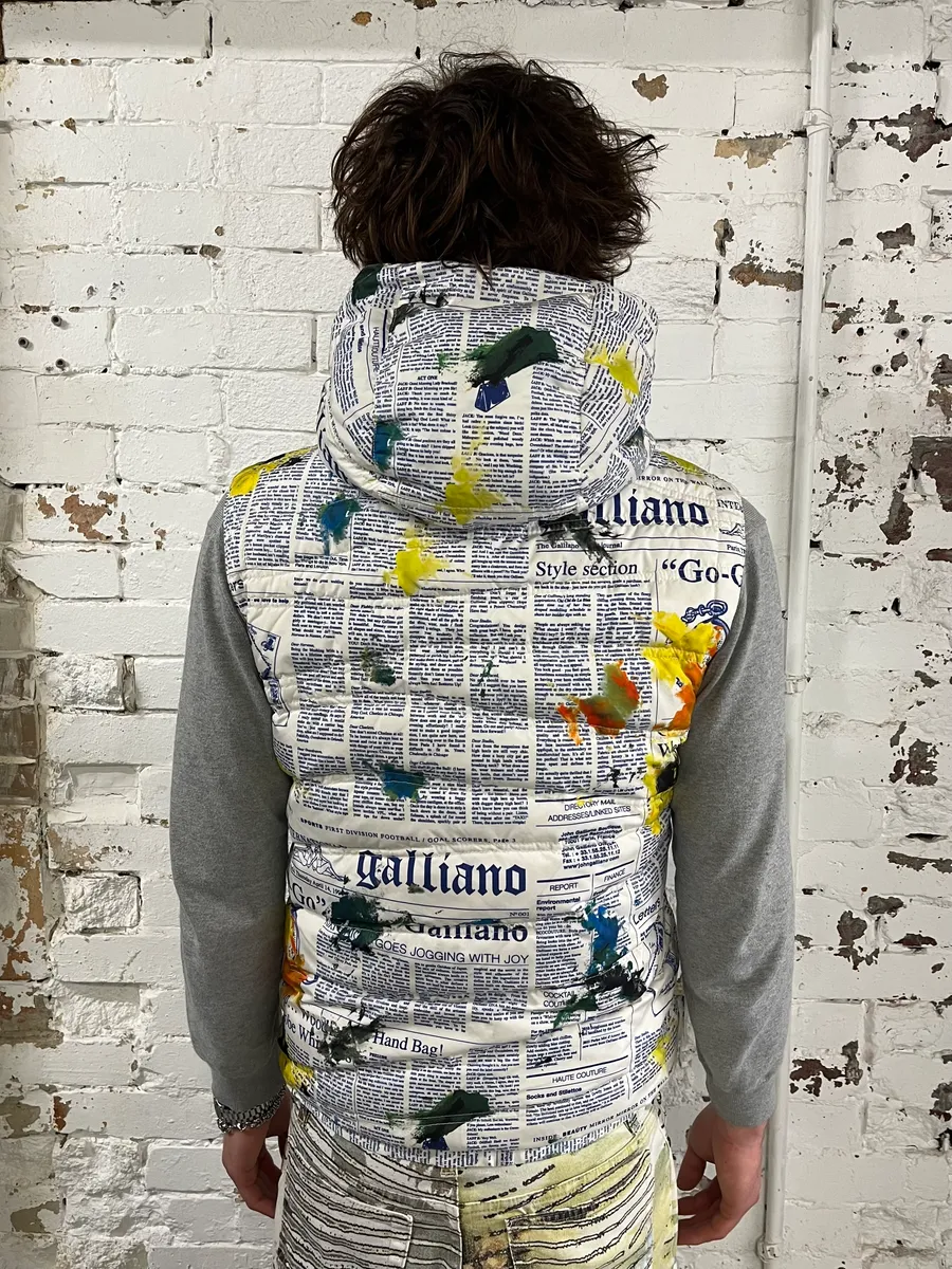 FW1995 John Galliano White Puffer Vest Nylon Newspaper Print - Image 3
