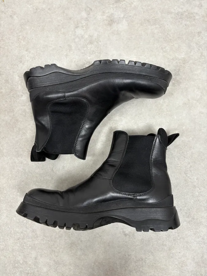 FW1999 Prada Black Chelsea Vibram Leather Boots - Image 4