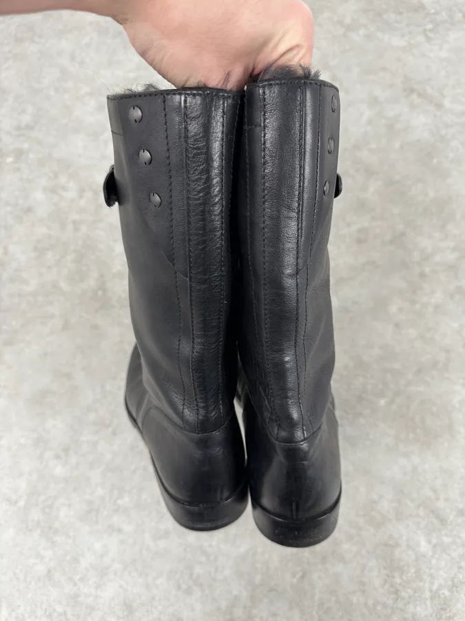 FW2000 Gucci Black Minimalist Fur Leather Boots - Image 9