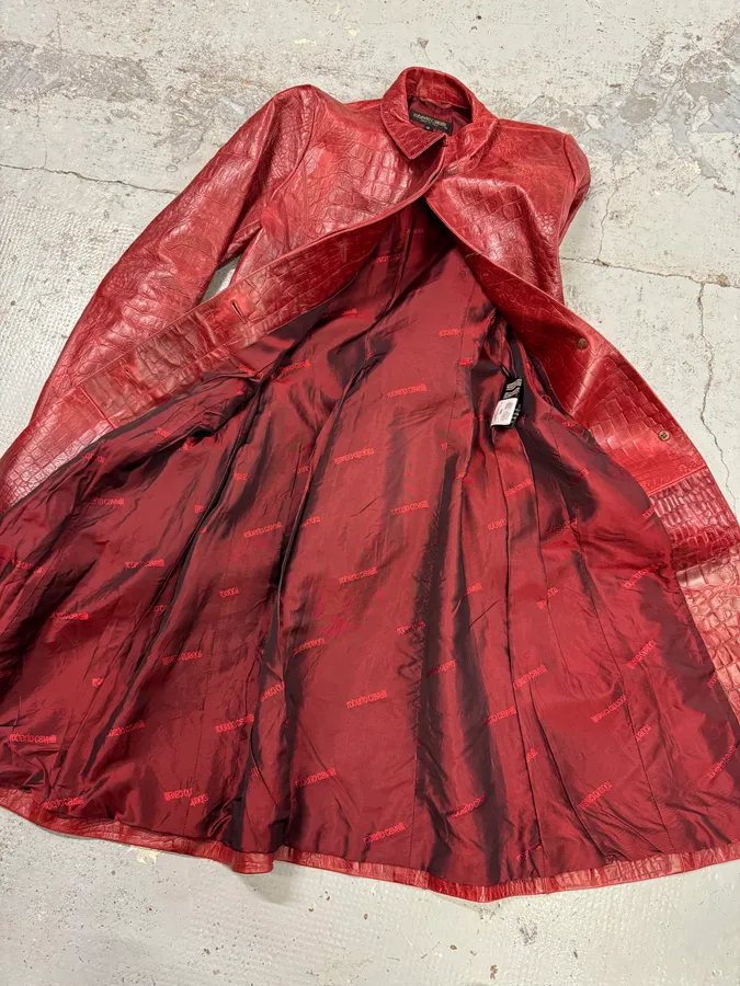 FW2000 Roberto Cavalli Red Crocodile Embossed Leather Trench Coat - Image 11
