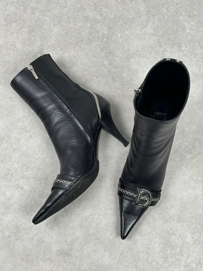 FW2004 Dior Pointy D Black Leather Buckle Ankle Boots Heels by Galliano - Image 10