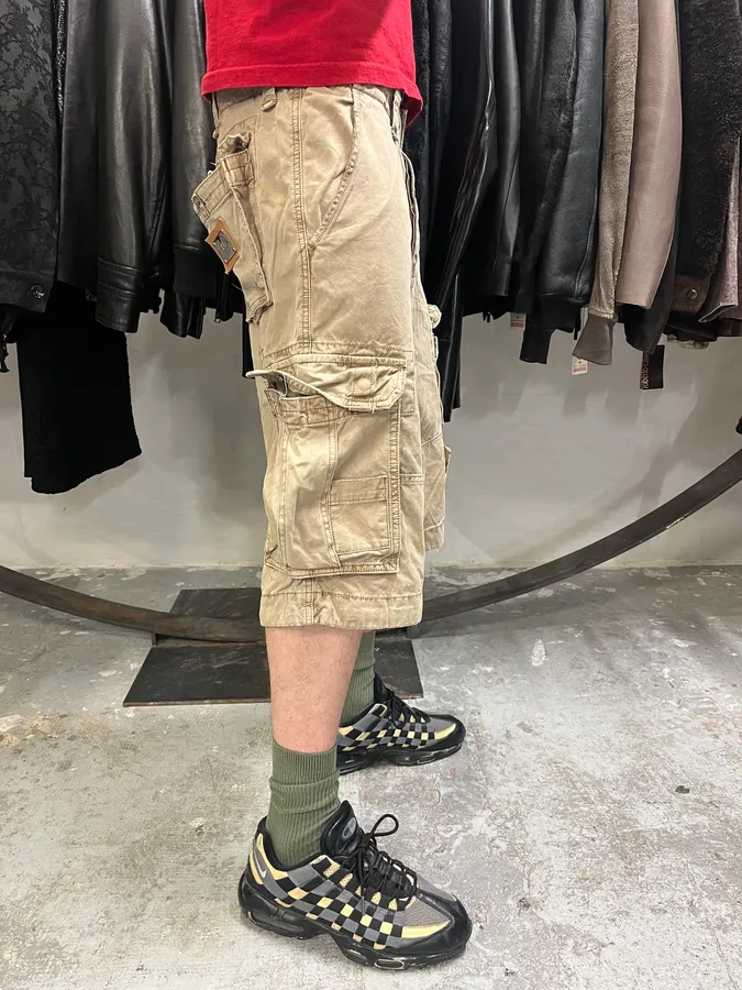 FW2006 Dolce & Gabbana Beige Multi Pockets Cargo Shorts - Image 3