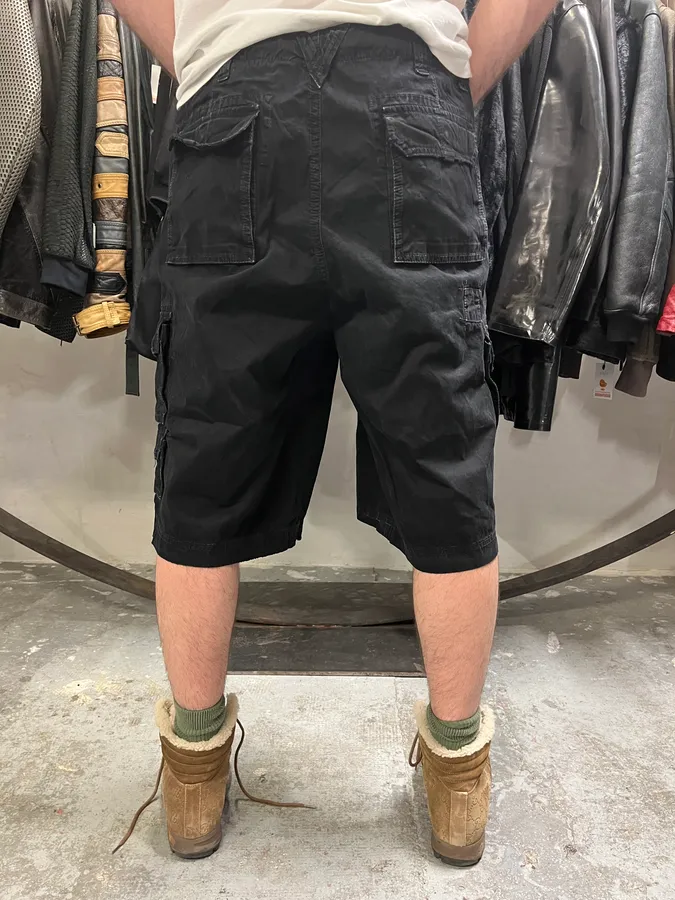 FW2006 Dolce & Gabbana Black Multi Pockets Cargo Shorts - Image 4