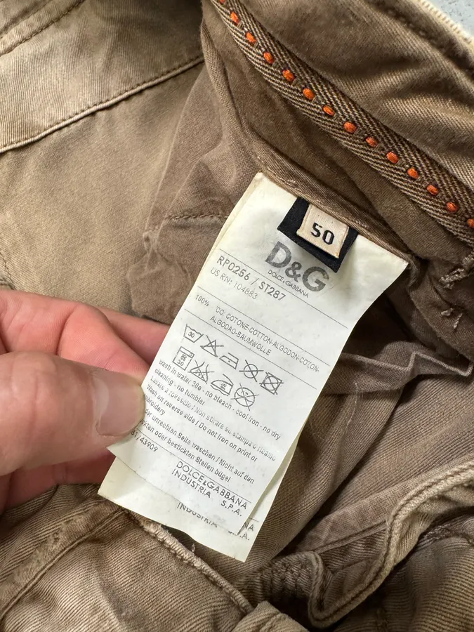 FW2006 Dolce & Gabbana Multi Pockets Cargo Beige Shorts - Image 11