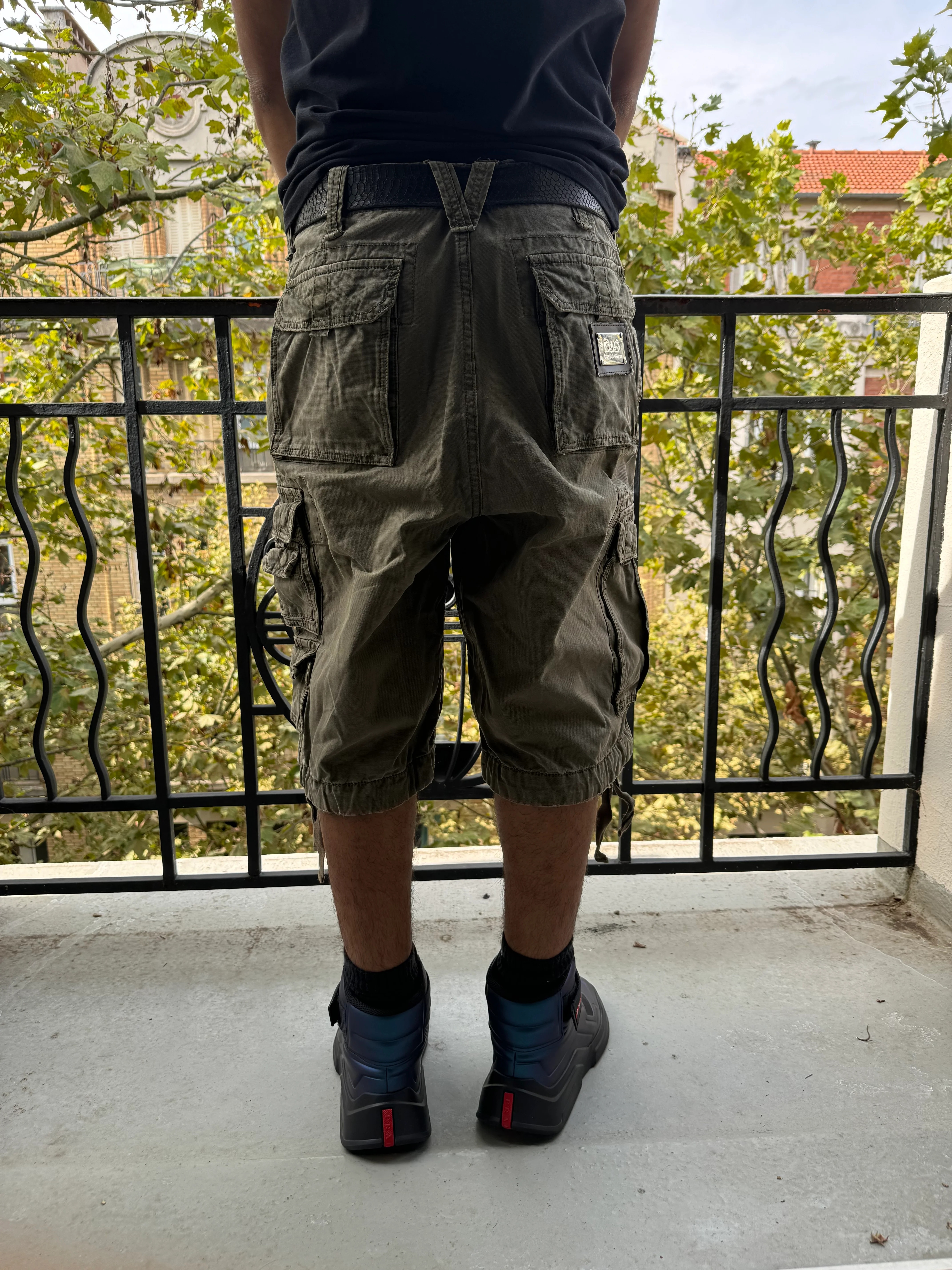 FW2006 Dolce & Gabbana Multi Pockets Cargo Olive Shorts - Image 9