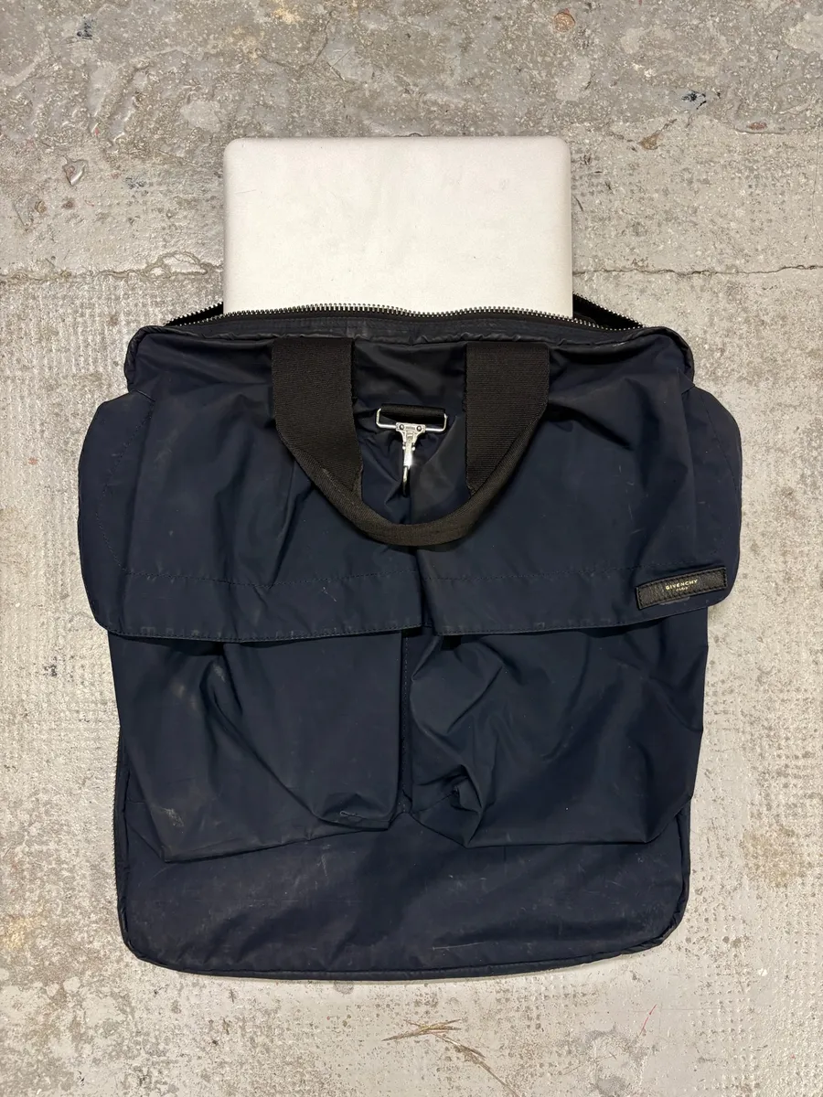 Givenchy Navy Nylon Shoulder Bag - Image 4