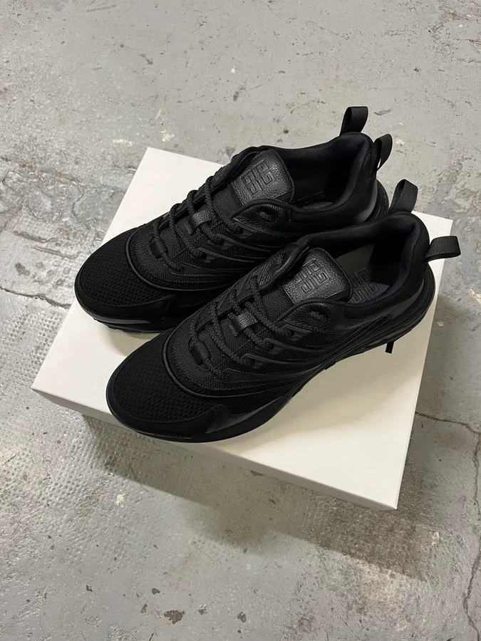 Givenchy Runners Black GIV 1 TR Sneakers - Image 2