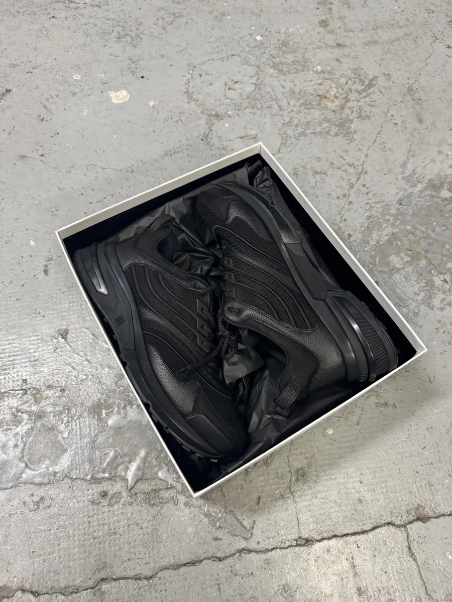 Givenchy Runners Black GIV 1 TR Sneakers - Image 3