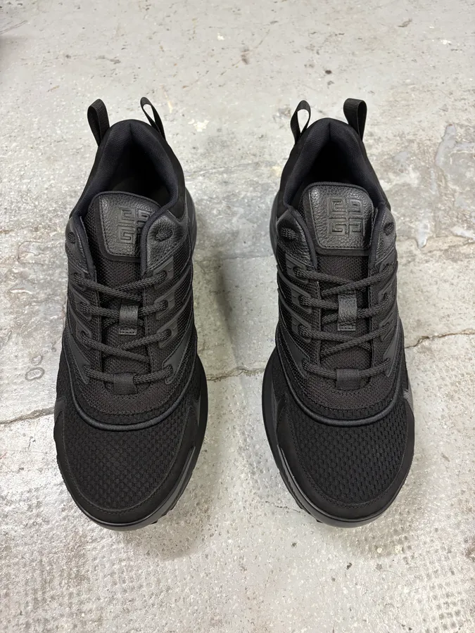 Givenchy Runners Black GIV 1 TR Sneakers - Image 2