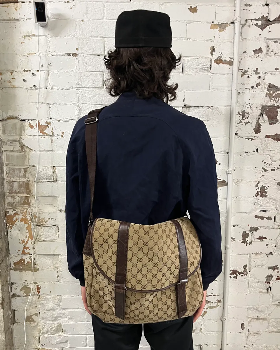 Gucci Beige Canvas Monogram Messenger Bag - Image 3