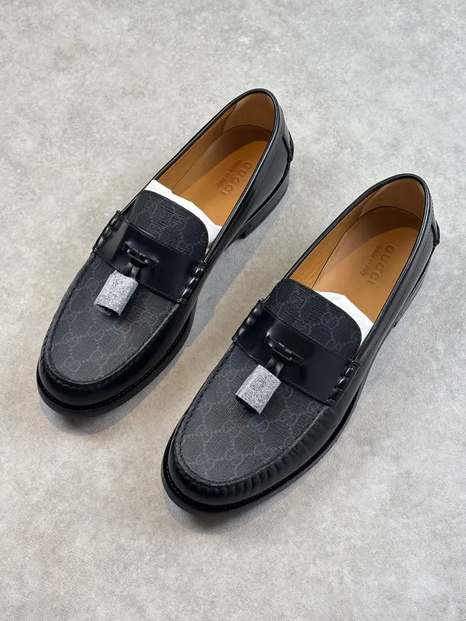 Gucci GG Supreme Tassel Leather Loafers Black - Image 5