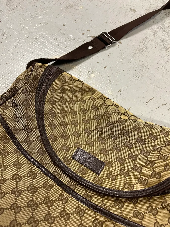 Gucci Monogram Beige Messenger Bag - Image 3