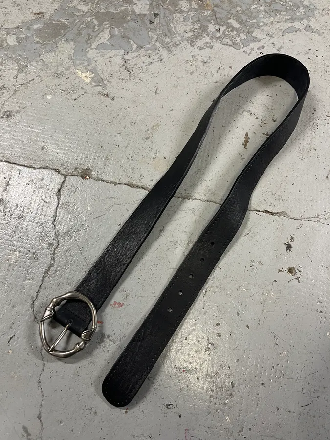 Gucci Signature Bones Buckle Black Leather Belt - Image 4