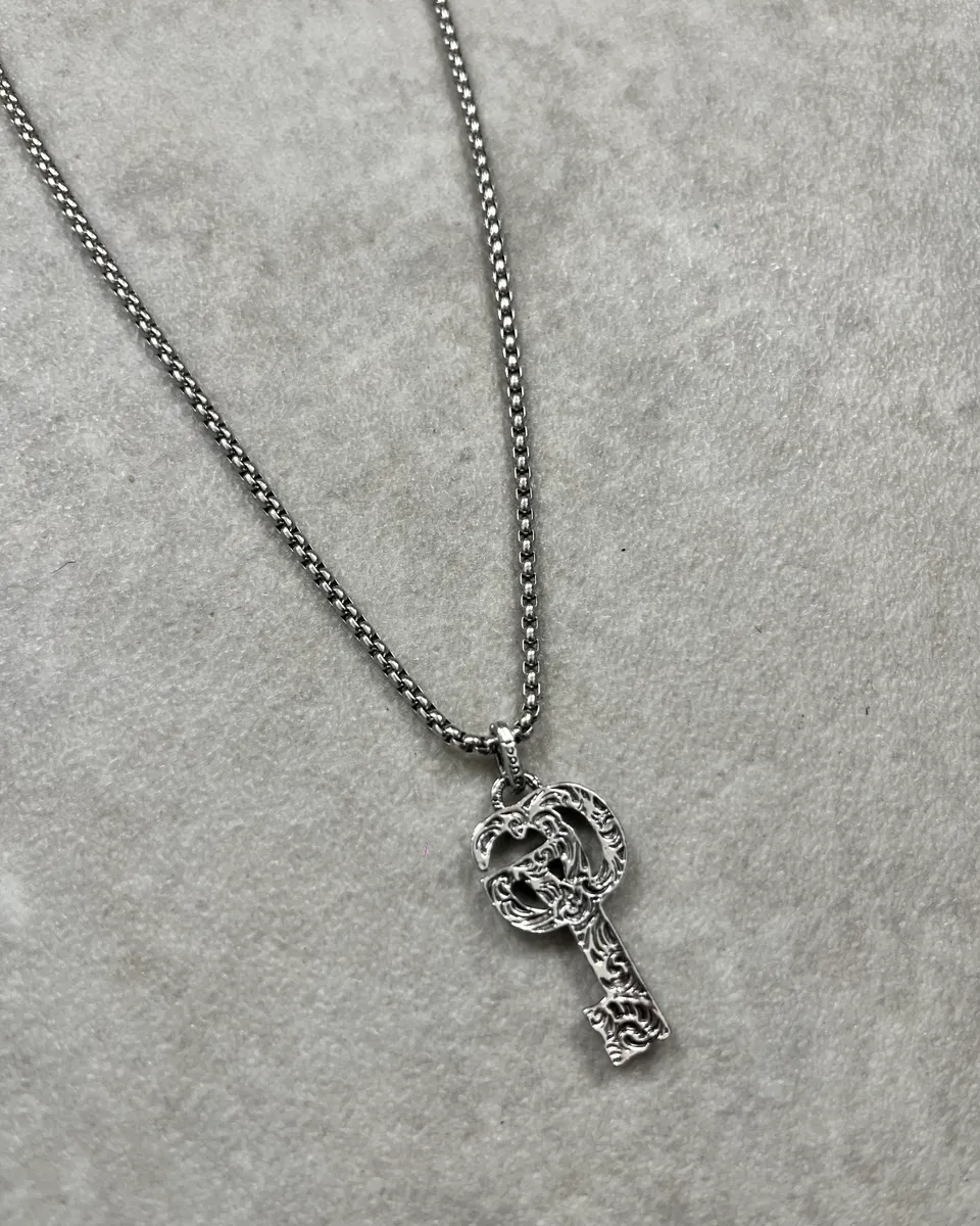 Gucci Silver Grey Metal Key Pendant Necklace - Image 6