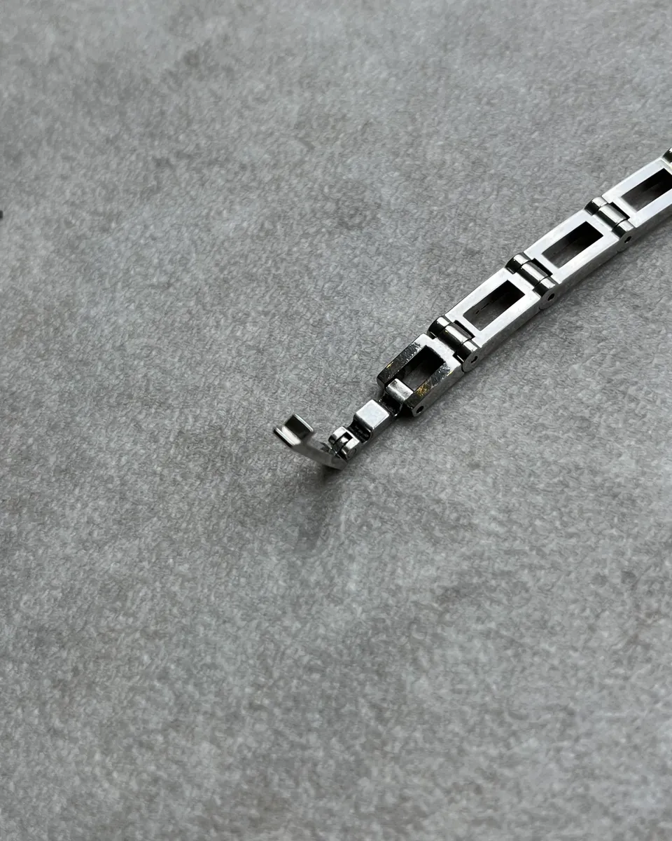 Gucci Silver Stainless Steel Watch - Image 8