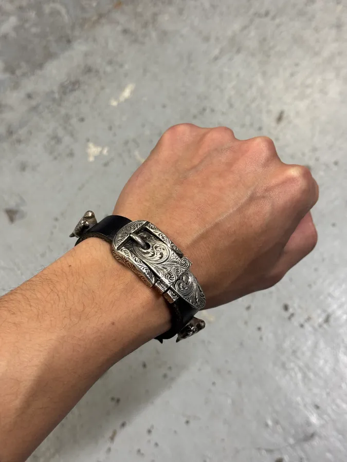 Gucci Silver Western Buckle & Bulls Black Leather Bracelet - Image 2