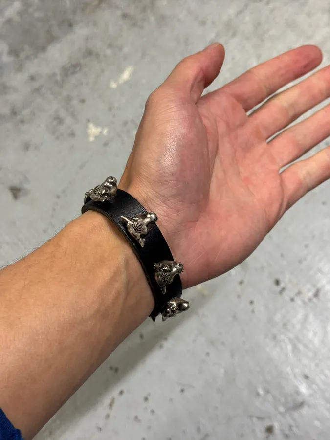 Gucci Silver Western Buckle & Bulls Black Leather Bracelet - Image 3