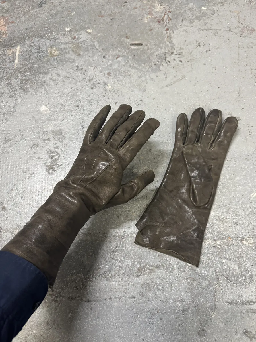 Isaac Sellam Craspouille Olive Artisanal Leather Gloves - Image 3