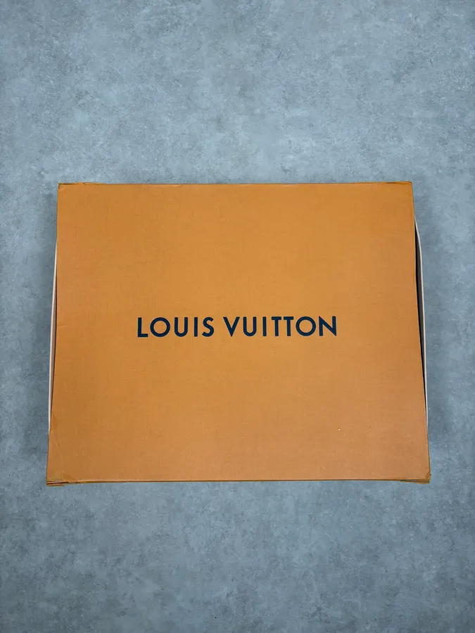 Louis Vuitton Abbesses Leather Messenger Bag - Image 14