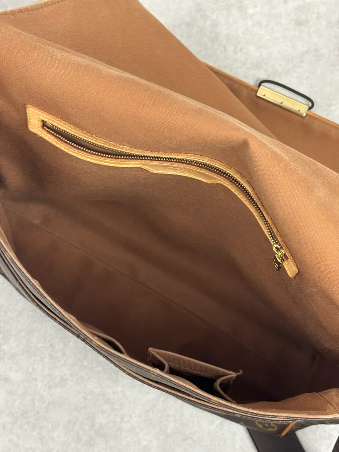 Louis Vuitton Brown Leather Logo Messenger Bag - Image 16
