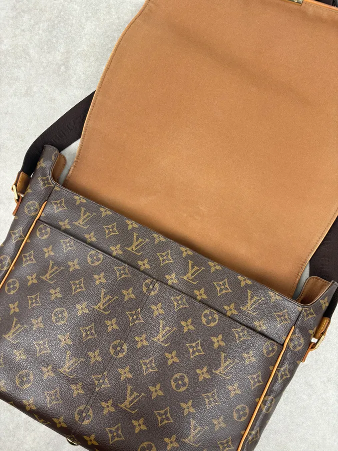 Louis Vuitton Brown Leather Logo Messenger Bag - Image 8