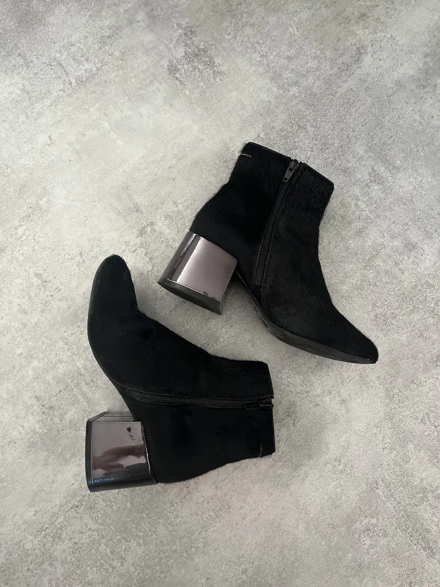 Maison Margiela MM6 Black Fur Boots - Image 3