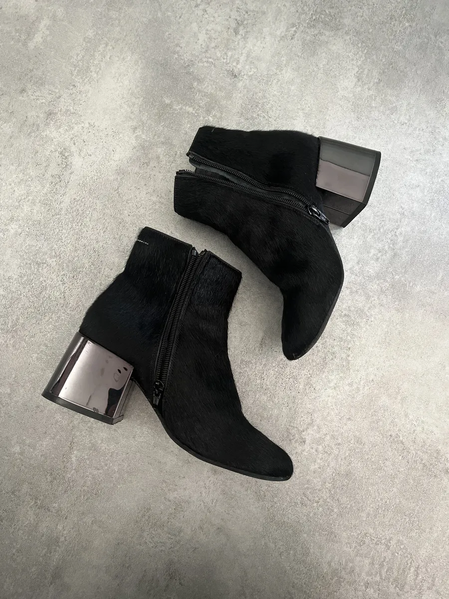 Maison Margiela MM6 Black Fur Boots - Image 4