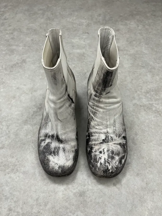 Maison Margiela White Painted Abstract Heels Boots - Image 5