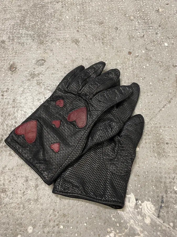 Moschino Red Hearts Black Leather Gloves - Image 4