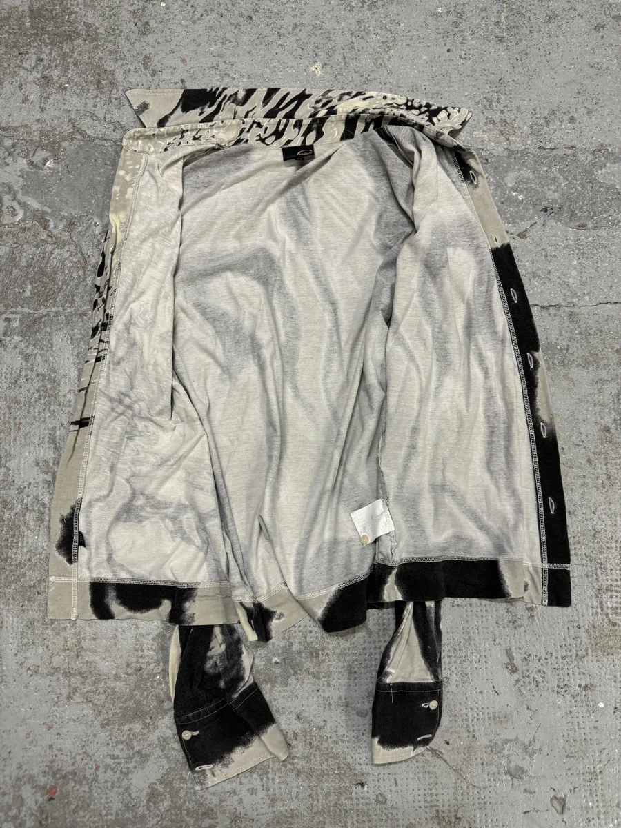 SS2002 Cavalli Black & White Hallucination Shirt - Image 6