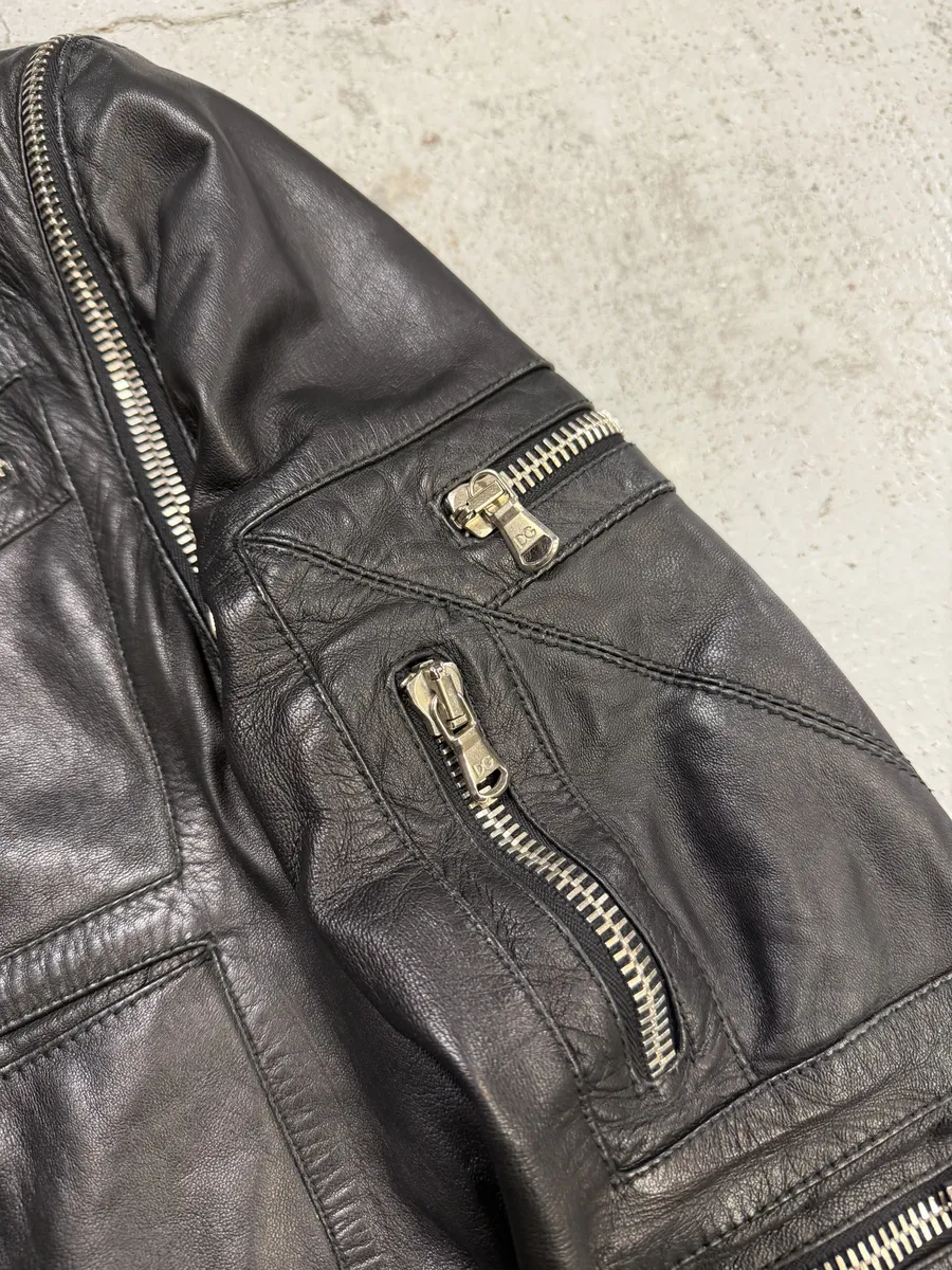 SS2002 Dolce & Gabbana Black Multi Zips Biker Leather Jacket with Detachable Sleeves - Image 9