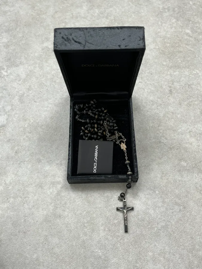 SS2003 Dolce & Gabbana Black & Brown Pearl Rosary Cross Necklace - Image 3