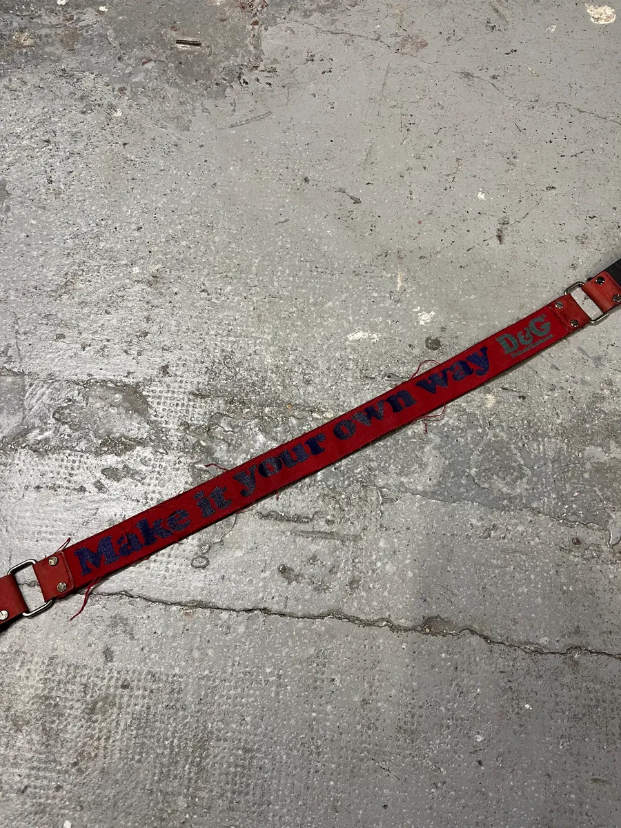 SS2005 Dolce & Gabbana Red Distressed Propaganda Belt - Image 9