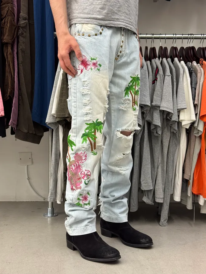SS2006 Dolce & Gabbana Haiwai Honolulu Embroideries Distressed Denim Jeans - Image 3