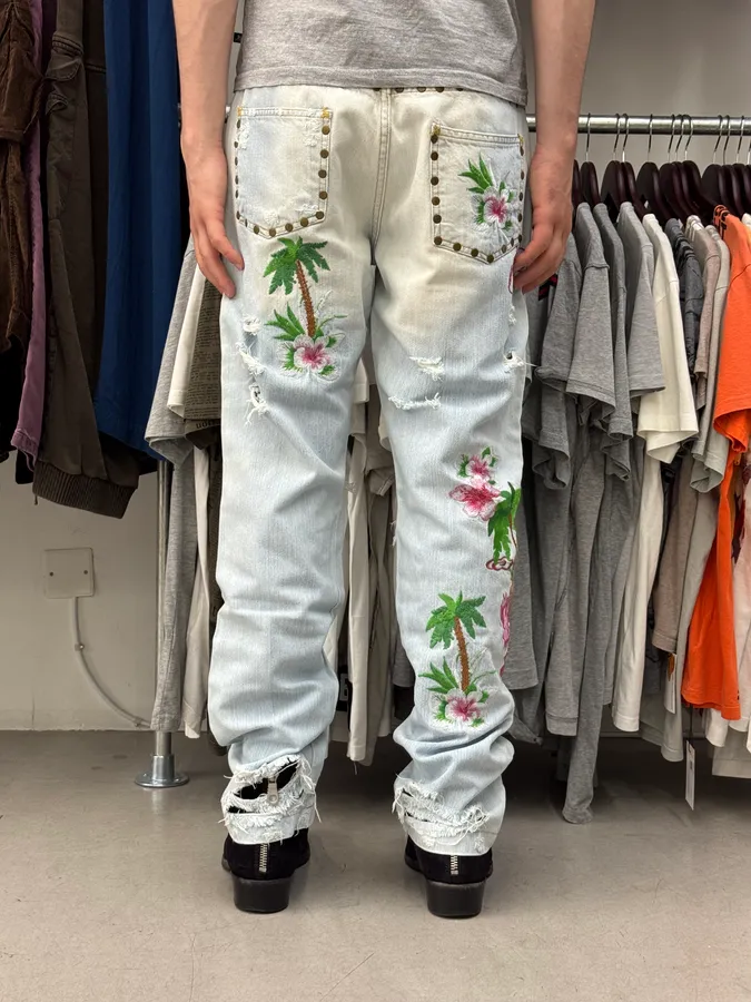 SS2006 Dolce & Gabbana Haiwai Honolulu Embroideries Distressed Denim Jeans - Image 4