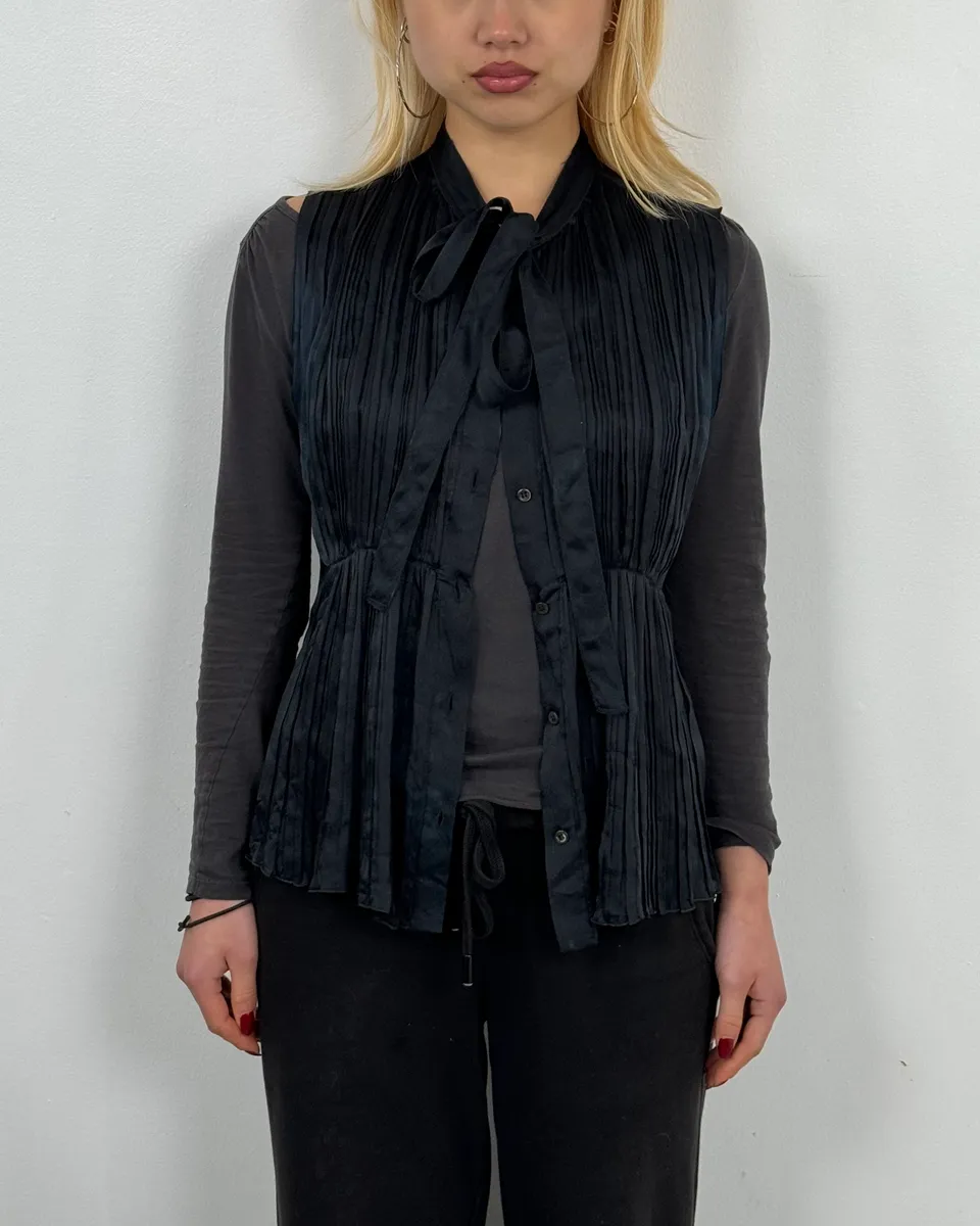SS2006 Prada Black Elegant Blouse Sleeveless Shirt Vest - Image 2