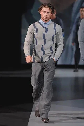 SS2007 Giorgio Armani Green Torsadé Wool Contemporary Runway Sweater - Image 2