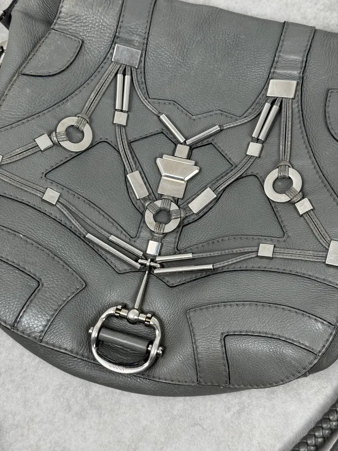 SS2010 Gucci Runway Techno Horsebit Grey Leather Hobo Bag by Frida Giannini - Image 7