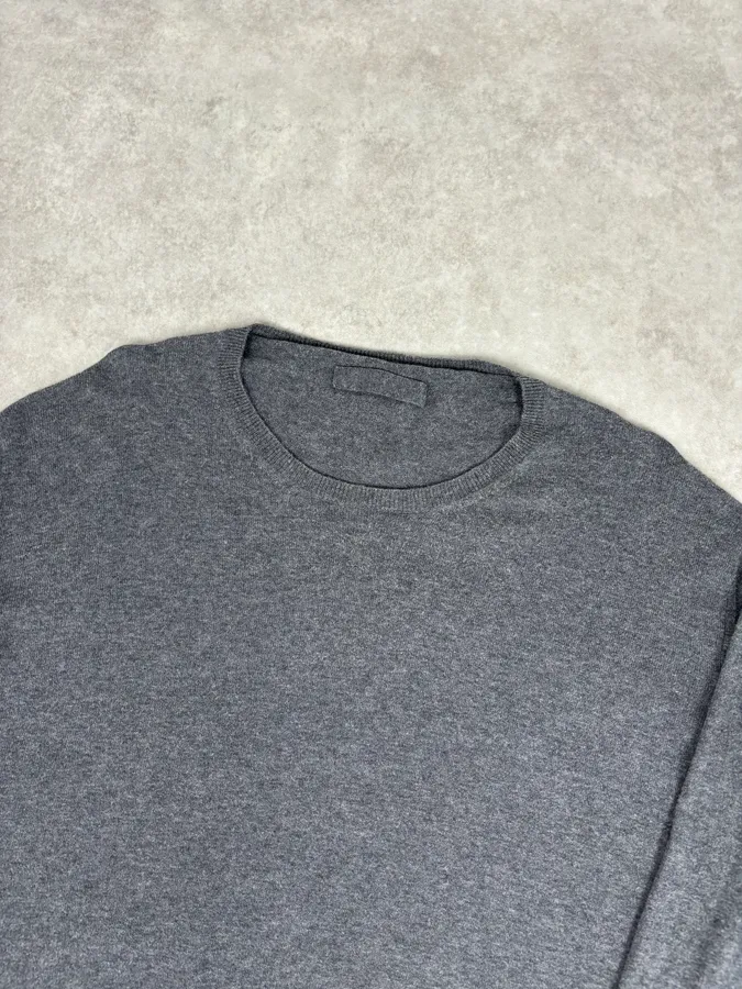 SS2010 Prada Grey Cotton Cashmere Red Logo Patch Sweater - Image 4