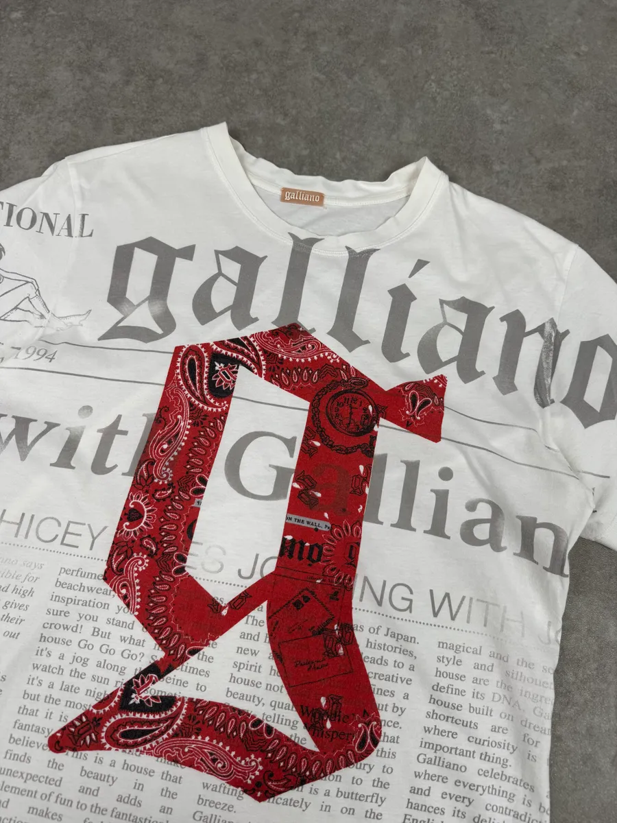 SS2012 John Galliano White Newspaper G Print T-Shirt - Image 5