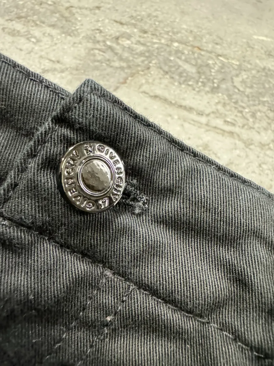 SS2016 Givenchy Black Cargo Shorts by Riccardo Tisci - Image 10