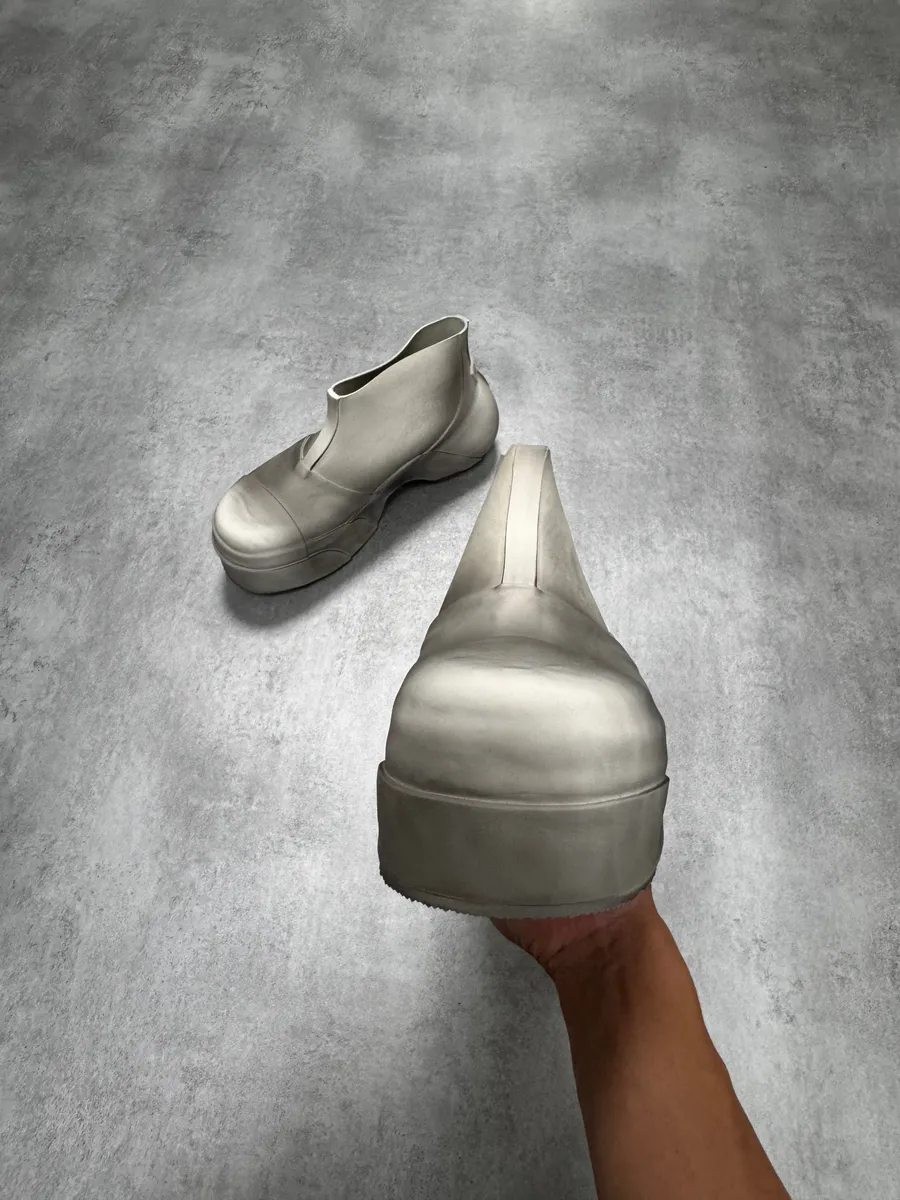 SS2023 Givenchy Dust Show Rubber Rain Low Boots - Image 4