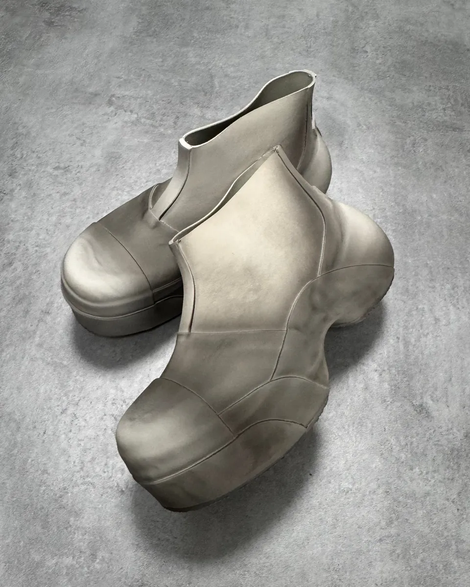 SS2023 Givenchy Dust Show Rubber Rain Low Boots - Image 5