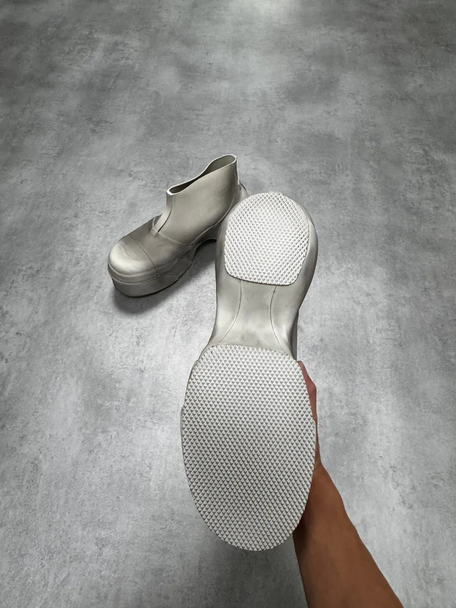 SS2023 Givenchy Dust Show Rubber Rain Low Boots - Image 6