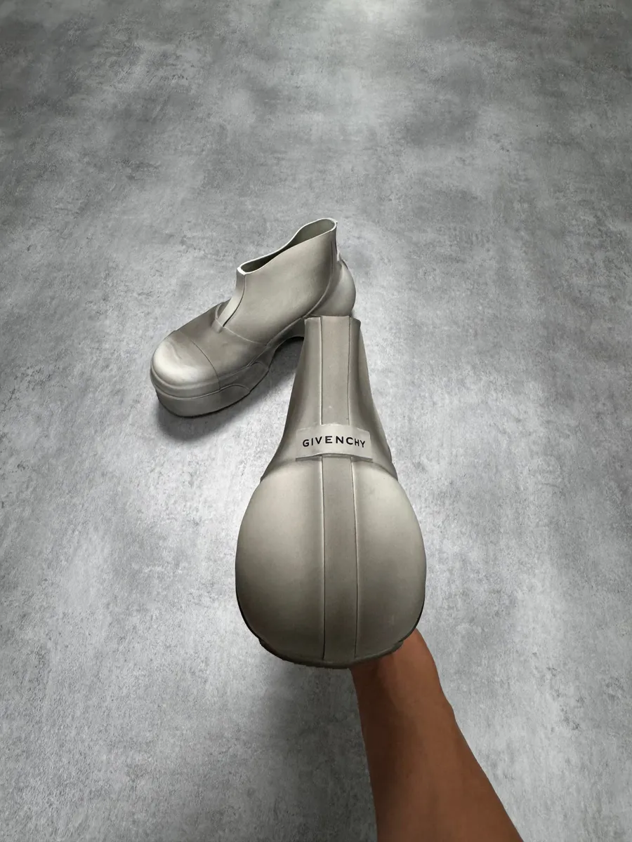 SS2023 Givenchy Dust Show Rubber Rain Low Boots - Image 7